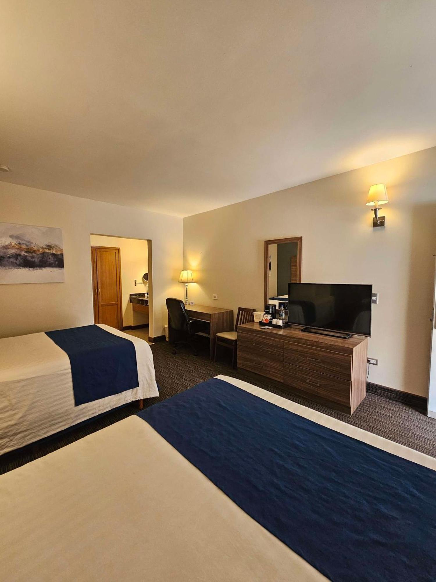 Best Western Cumbres Aeropuerto Chihuahua Exterior foto